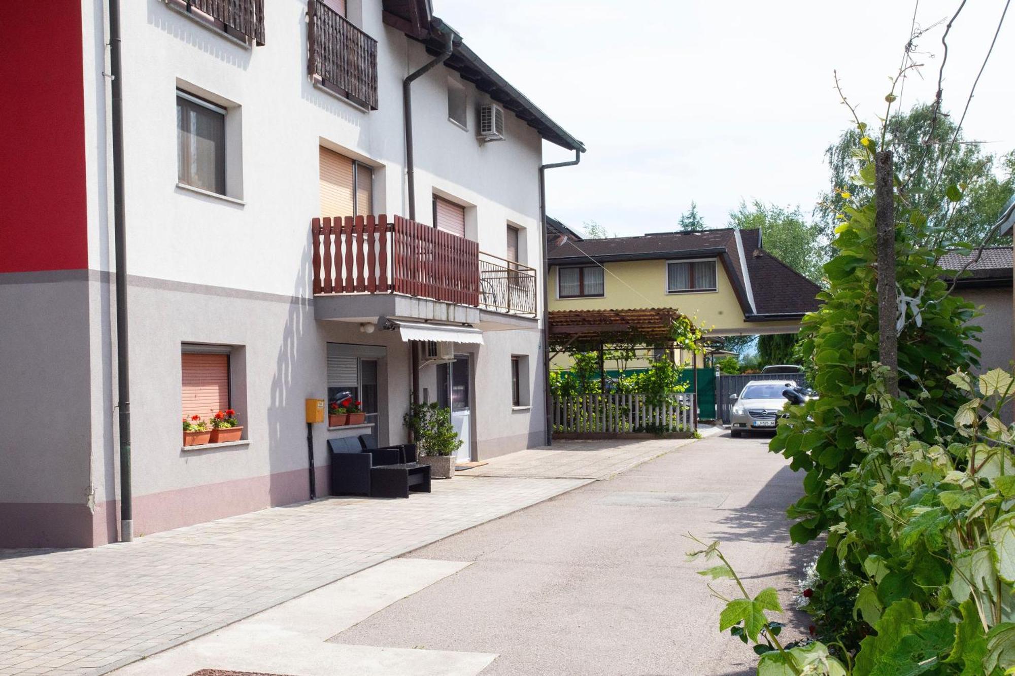 Apartment Apartment Studio Green Ljubljana